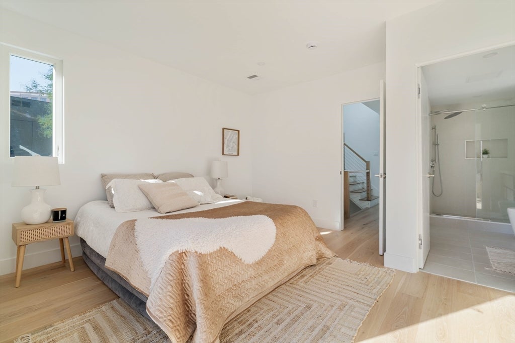 Cambridge, Massachusetts, 02141, United States, 5 Bedrooms Bedrooms, ,5 BathroomsBathrooms,Residential,Active,1942403