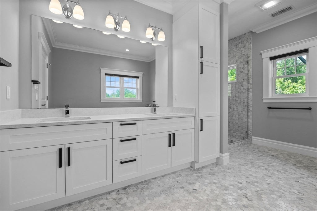 Newton, Massachusetts, 02460, United States, 5 Bedrooms Bedrooms, ,4 BathroomsBathrooms,Residential,Active,1934756