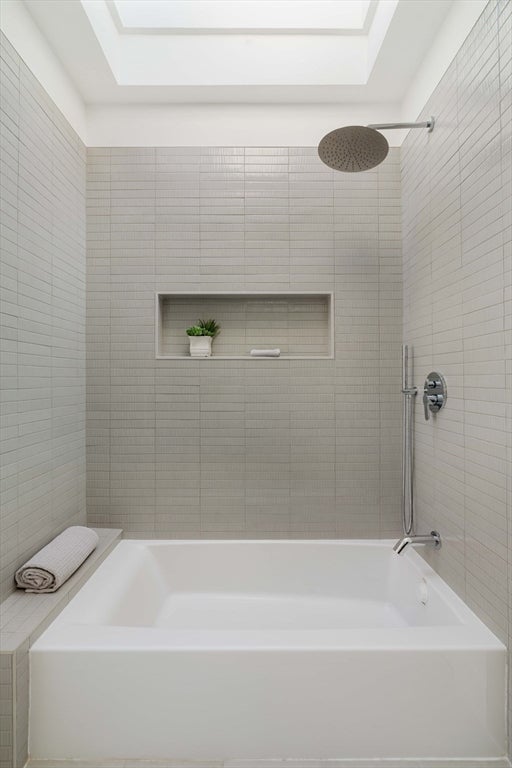 Cambridge, Massachusetts, 02141, United States, 5 Bedrooms Bedrooms, ,5 BathroomsBathrooms,Residential,Active,1942403