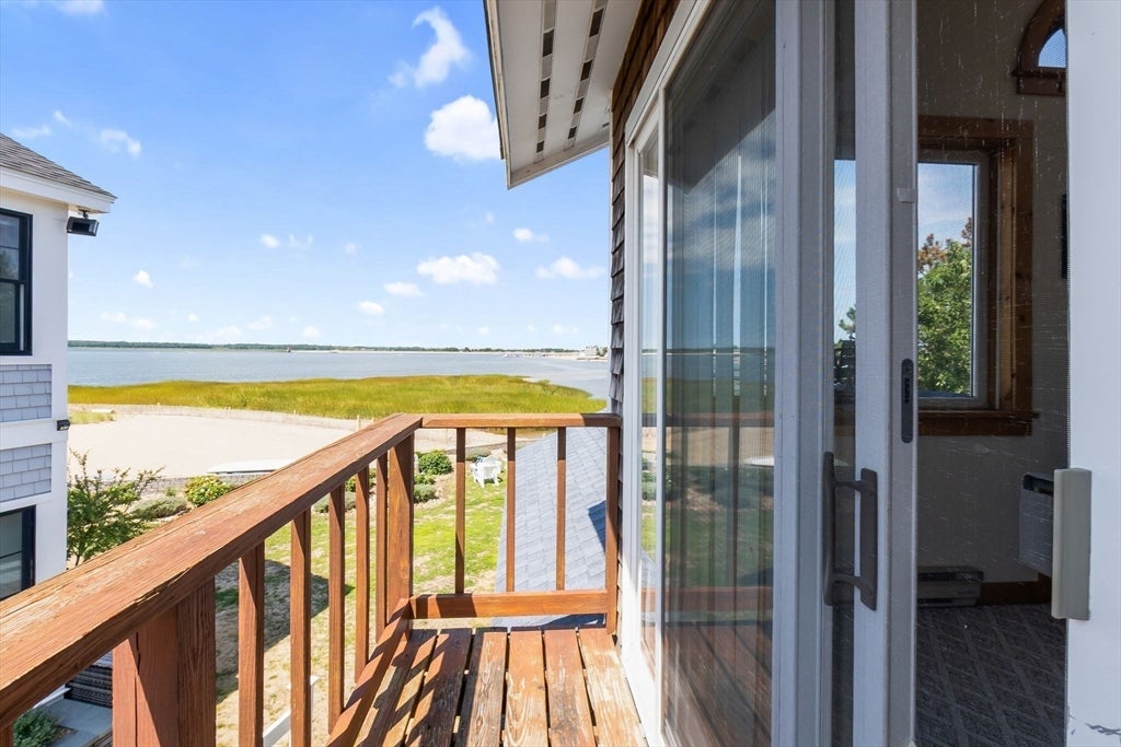 Newburyport, Massachusetts, 01950, United States, 2 Bedrooms Bedrooms, ,1 BathroomBathrooms,Residential,Active,1920272
