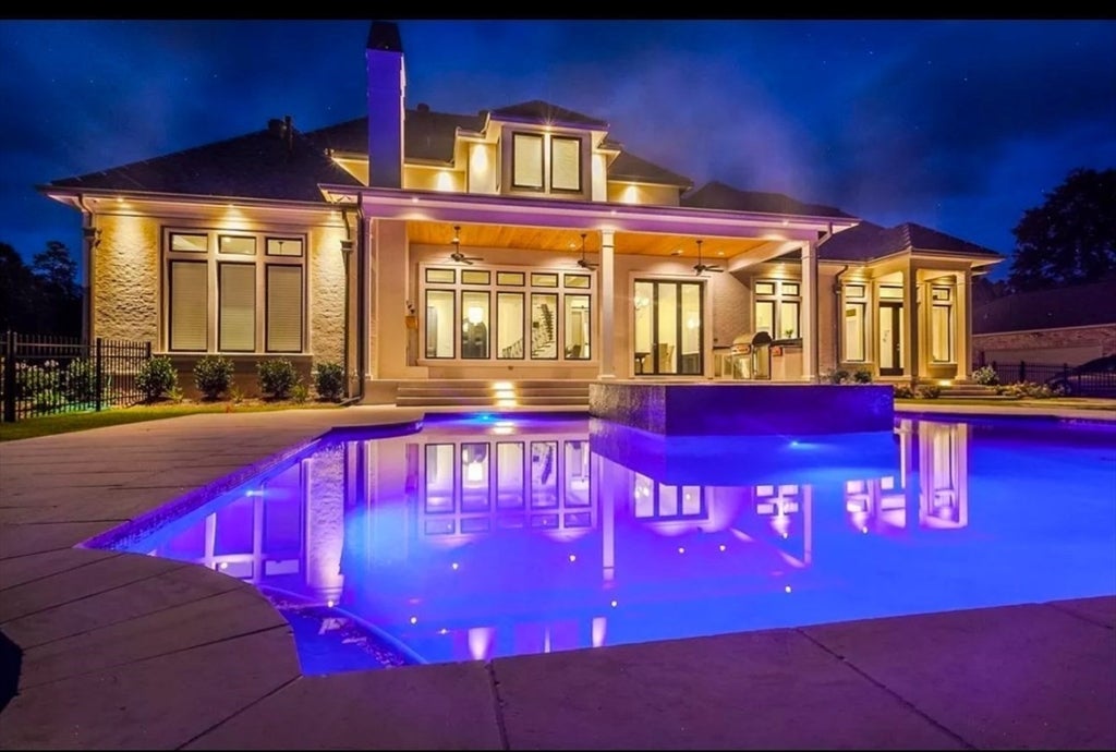 Easton, Massachusetts, 02356, United States, 4 Bedrooms Bedrooms, ,5 BathroomsBathrooms,Residential,Active,1894572