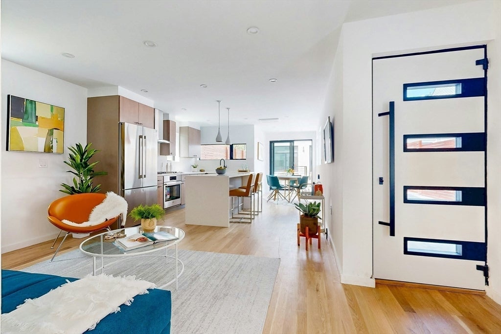 Cambridge, Massachusetts, 02141, United States, 4 Bedrooms Bedrooms, ,5 BathroomsBathrooms,Residential,Active,1945450