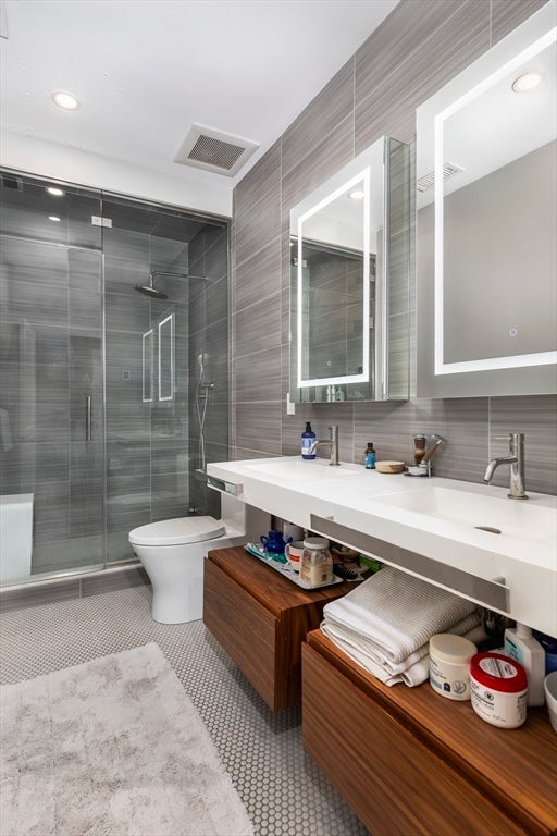 Marblehead, Massachusetts, 01945, United States, 5 Bedrooms Bedrooms, ,4 BathroomsBathrooms,Residential,Active,1993678