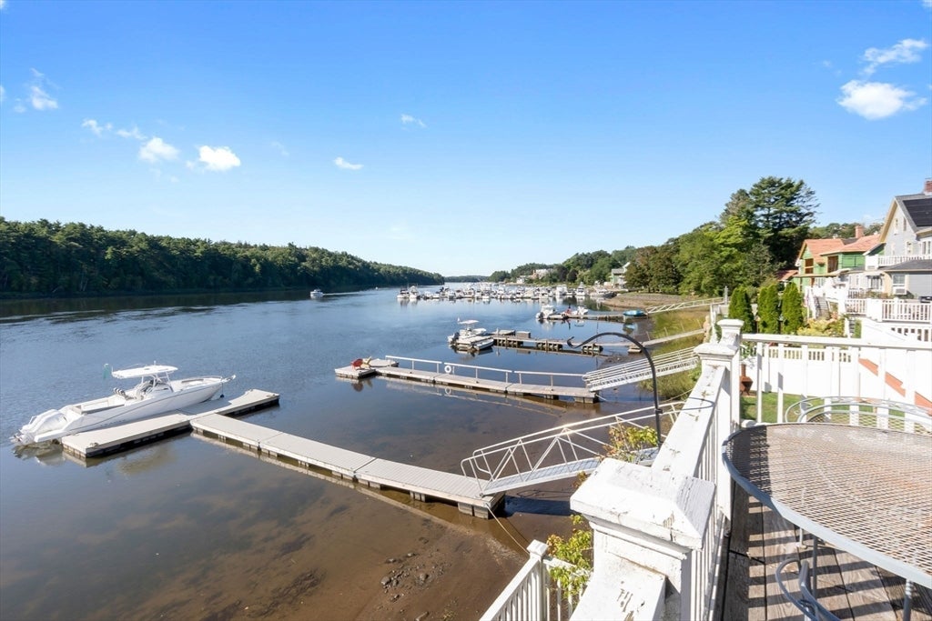 Amesbury, Massachusetts, 01913, United States, 3 Bedrooms Bedrooms, ,3 BathroomsBathrooms,Residential,Active,1929678