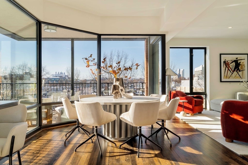 Cambridge, Massachusetts, 02139, United States, 2 Bedrooms Bedrooms, ,3 BathroomsBathrooms,Residential,Active,2013440