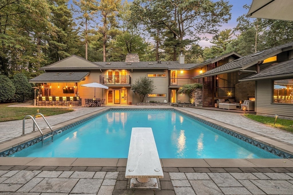 Lynnfield, Massachusetts, 01940, United States, 4 Bedrooms Bedrooms, ,3 BathroomsBathrooms,Residential,Active,1885013