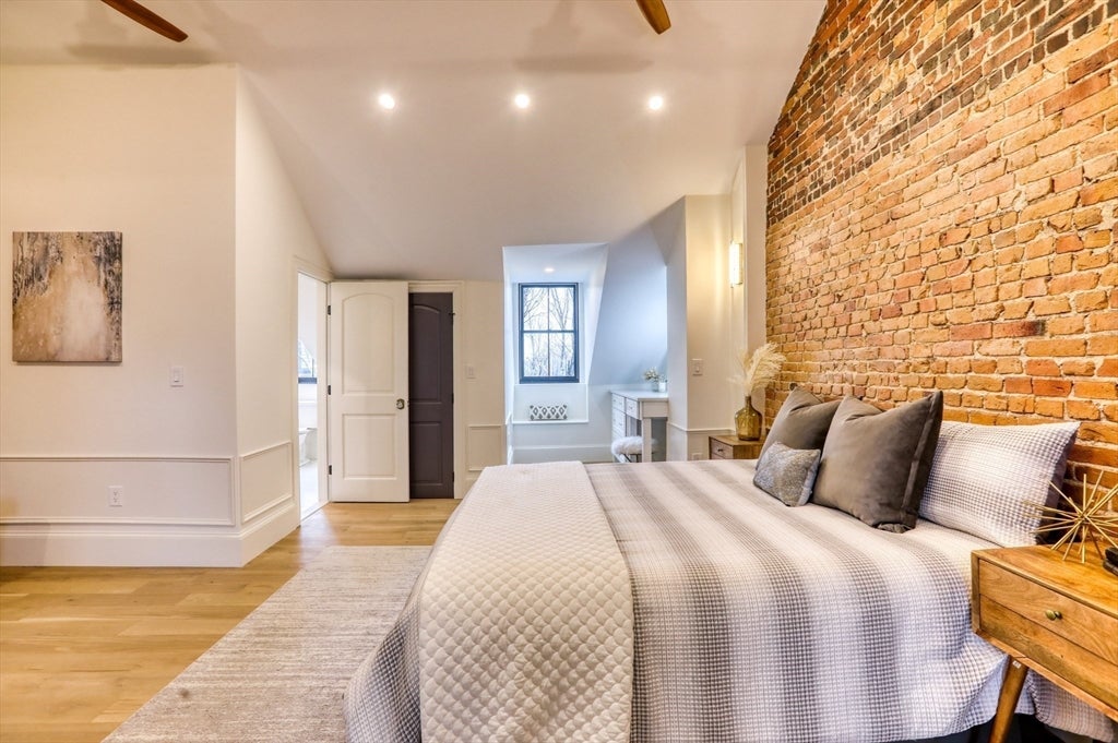 Boston, Massachusetts, 02129, United States, 4 Bedrooms Bedrooms, ,4 BathroomsBathrooms,Residential,Active,2043810