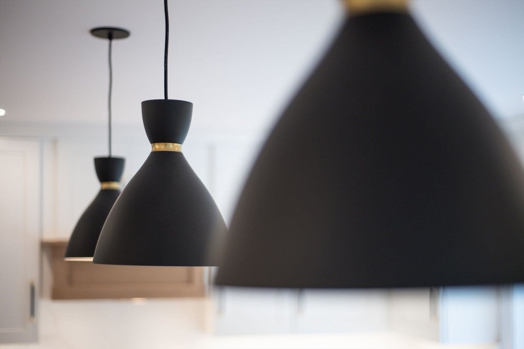 Topsfield, Massachusetts, 01983, United States, 4 Bedrooms Bedrooms, ,3 BathroomsBathrooms,Residential,Active,1962184