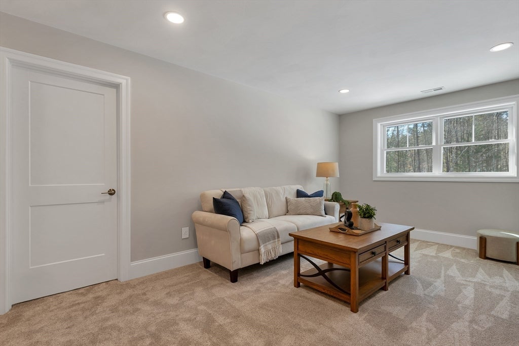 Amherst, New Hampshire, 03031, United States, 6 Bedrooms Bedrooms, ,5 BathroomsBathrooms,Residential,Active,2045750
