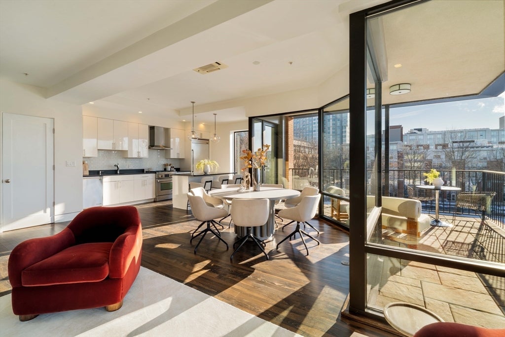 Cambridge, Massachusetts, 02139, United States, 2 Bedrooms Bedrooms, ,3 BathroomsBathrooms,Residential,Active,2013440