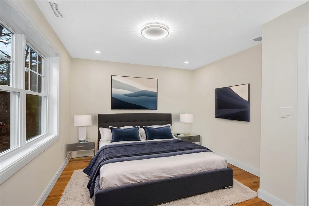 Wilmington, Massachusetts, 01887, United States, 4 Bedrooms Bedrooms, ,3 BathroomsBathrooms,Residential,Active,2043113