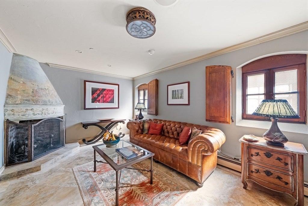 Boston, Massachusetts, 02108, United States, 3 Bedrooms Bedrooms, ,4 BathroomsBathrooms,Residential,Active,1960165