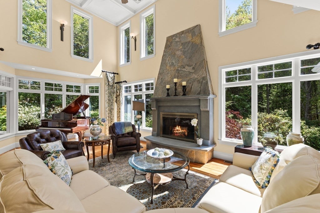 Lakeville, Massachusetts, 02347, United States, 5 Bedrooms Bedrooms, ,5 BathroomsBathrooms,Residential,Active,1867904