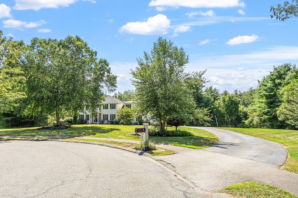 Middleton, Massachusetts, 01949, United States, 4 Bedrooms Bedrooms, ,4 BathroomsBathrooms,Residential,Active,1941131