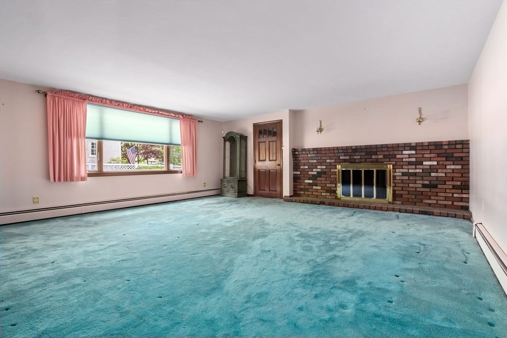 Gloucester, Massachusetts, 01930, United States, 3 Bedrooms Bedrooms, ,3 BathroomsBathrooms,Residential,Active,1849486