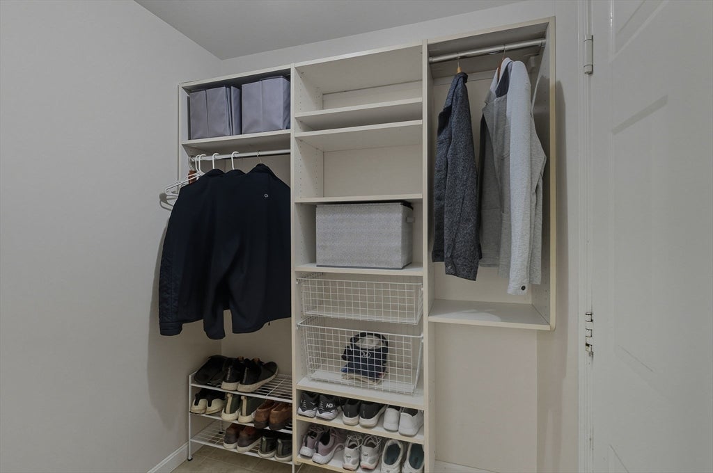 Westford, Massachusetts, 01886, United States, 4 Bedrooms Bedrooms, ,4 BathroomsBathrooms,Residential,Active,1971779