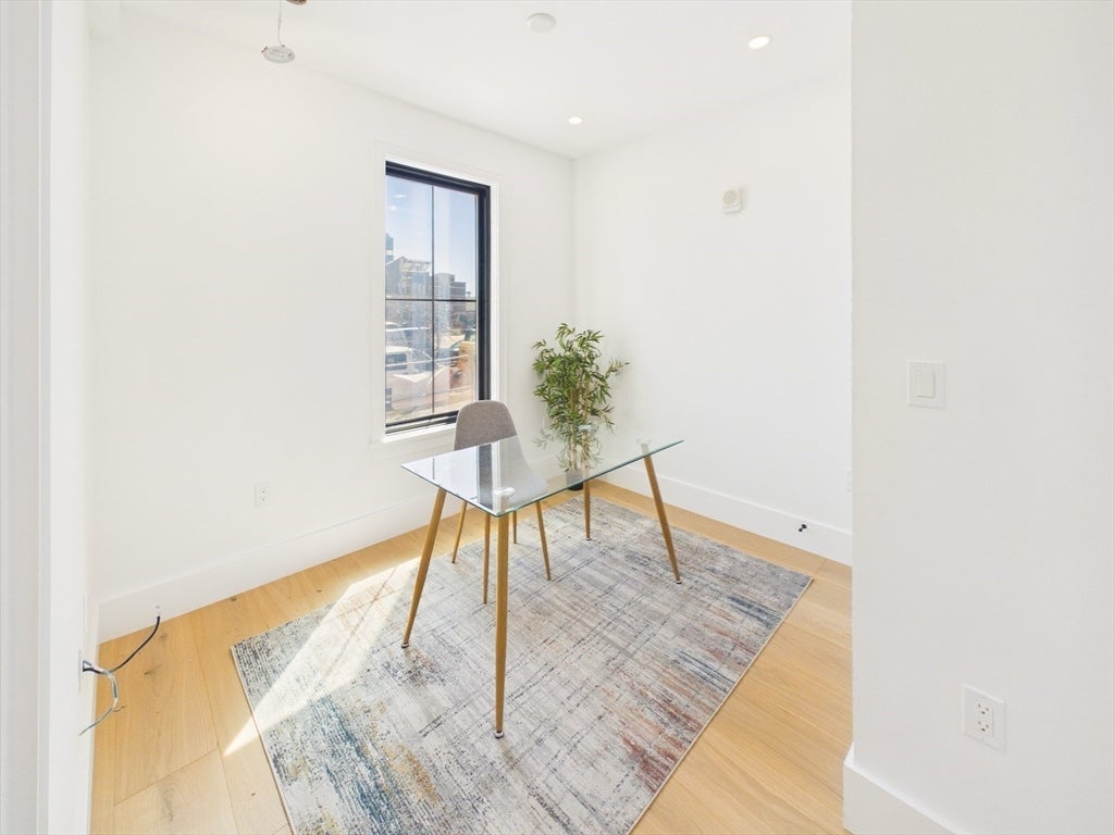 Boston, Massachusetts, 02127, United States, 4 Bedrooms Bedrooms, ,4 BathroomsBathrooms,Residential,Active,2043287