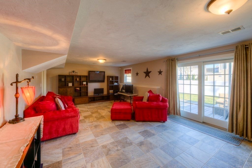 Shrewsbury, Massachusetts, 01545, United States, 5 Bedrooms Bedrooms, ,5 BathroomsBathrooms,Residential,Active,1964258