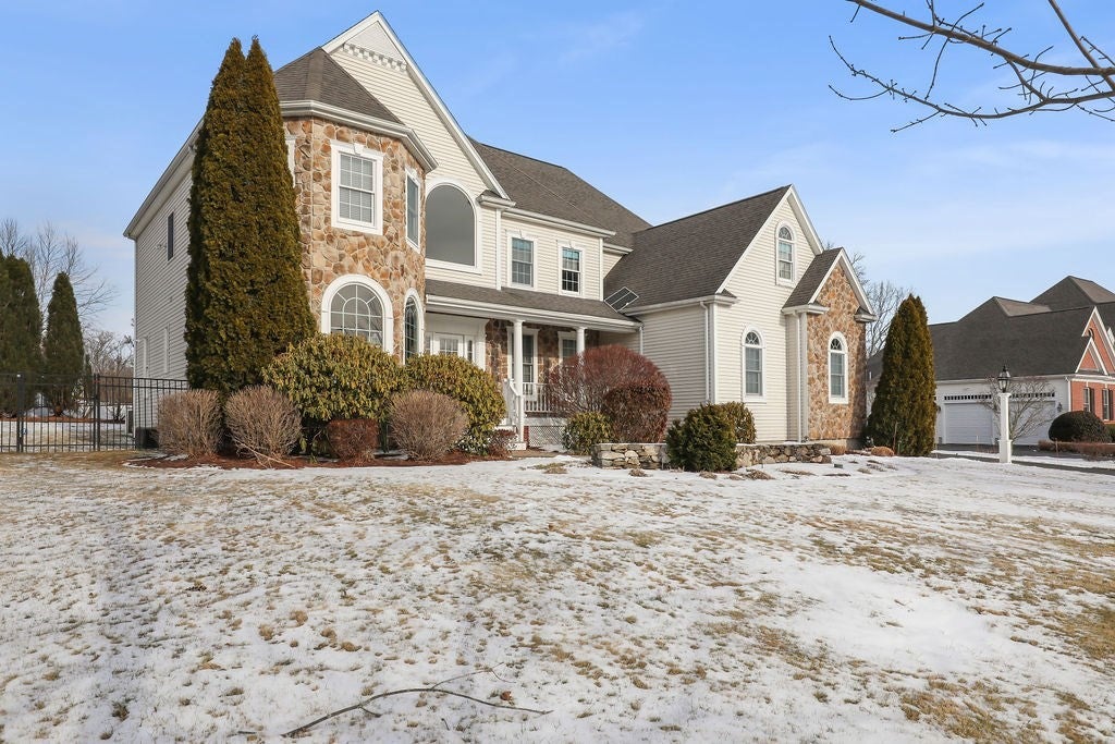 North Attleboro, Massachusetts, 02760, United States, 4 Bedrooms Bedrooms, ,5 BathroomsBathrooms,Residential,Active,2010193