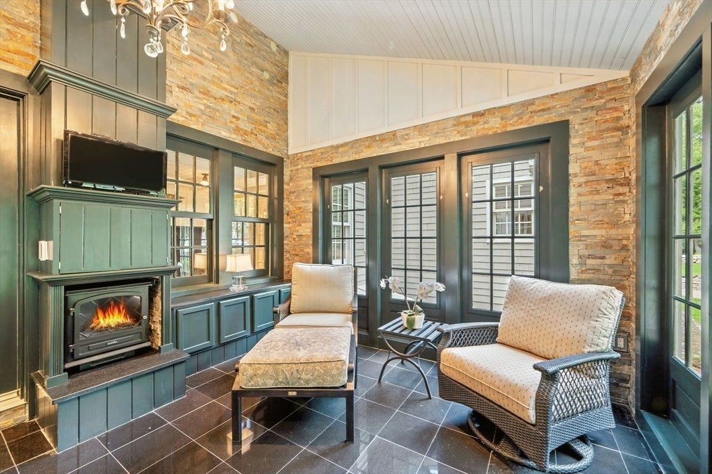 Topsfield, Massachusetts, 01983, United States, 6 Bedrooms Bedrooms, ,4 BathroomsBathrooms,Residential,Active,1936130