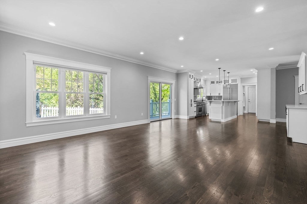 Newton, Massachusetts, 02460, United States, 5 Bedrooms Bedrooms, ,4 BathroomsBathrooms,Residential,Active,1934756