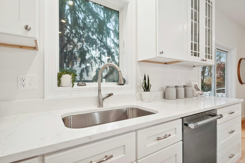 Cambridge, Massachusetts, 02138, United States, 4 Bedrooms Bedrooms, ,4 BathroomsBathrooms,Residential,Active,1905089