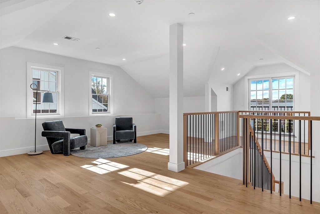 Newton, Massachusetts, 02461, United States, 5 Bedrooms Bedrooms, ,4 BathroomsBathrooms,Residential,Active,2013426