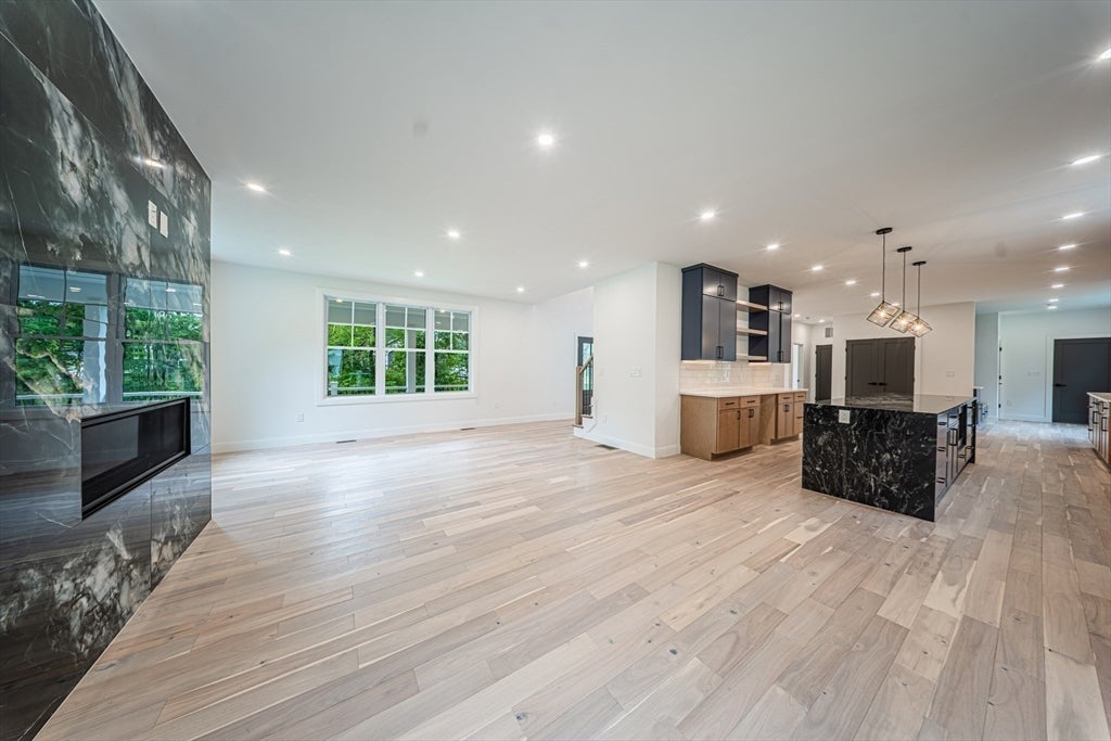 Southborough, Massachusetts, 01772, United States, 4 Bedrooms Bedrooms, ,5 BathroomsBathrooms,Residential,Active,2007207