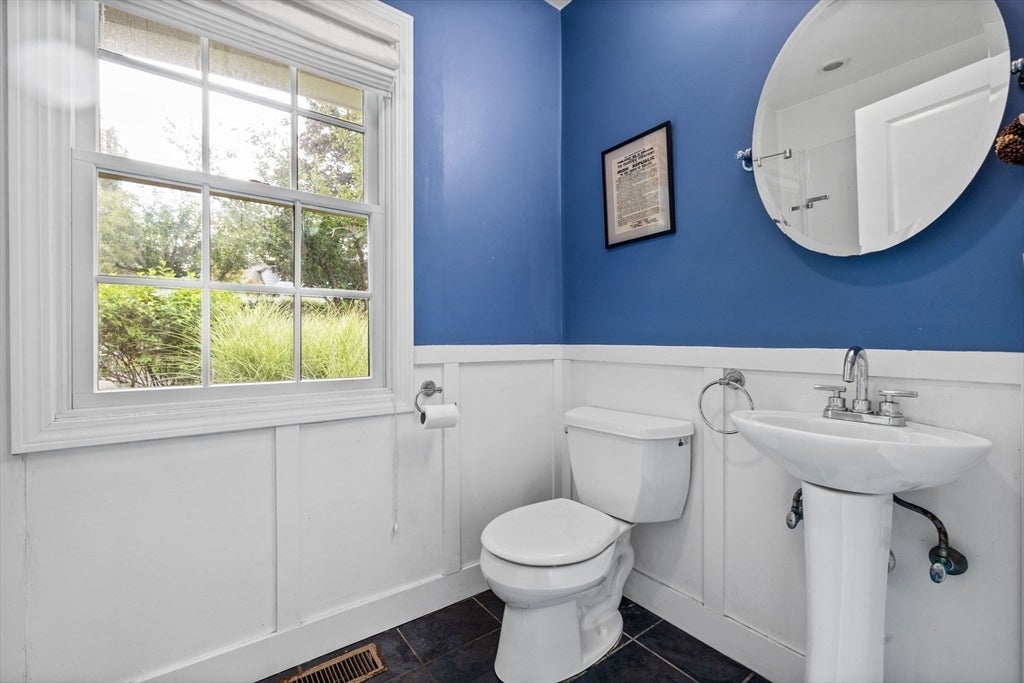 Andover, Massachusetts, 01810, United States, 5 Bedrooms Bedrooms, ,4 BathroomsBathrooms,Residential,Active,1934816