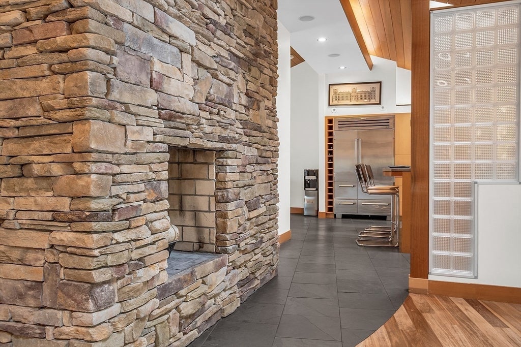 Lynnfield, Massachusetts, 01940, United States, 4 Bedrooms Bedrooms, ,3 BathroomsBathrooms,Residential,Active,1885013