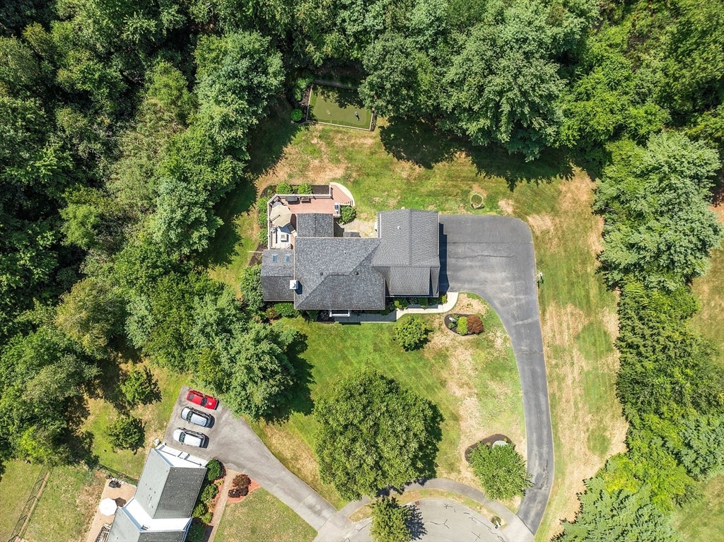 Middleton, Massachusetts, 01949, United States, 4 Bedrooms Bedrooms, ,4 BathroomsBathrooms,Residential,Active,1941131