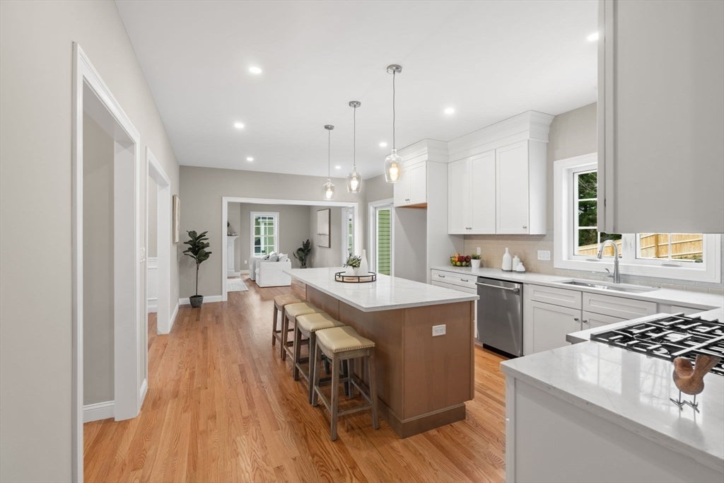 Andover, Massachusetts, 01810, United States, 4 Bedrooms Bedrooms, ,3 BathroomsBathrooms,Residential,Active,1990653