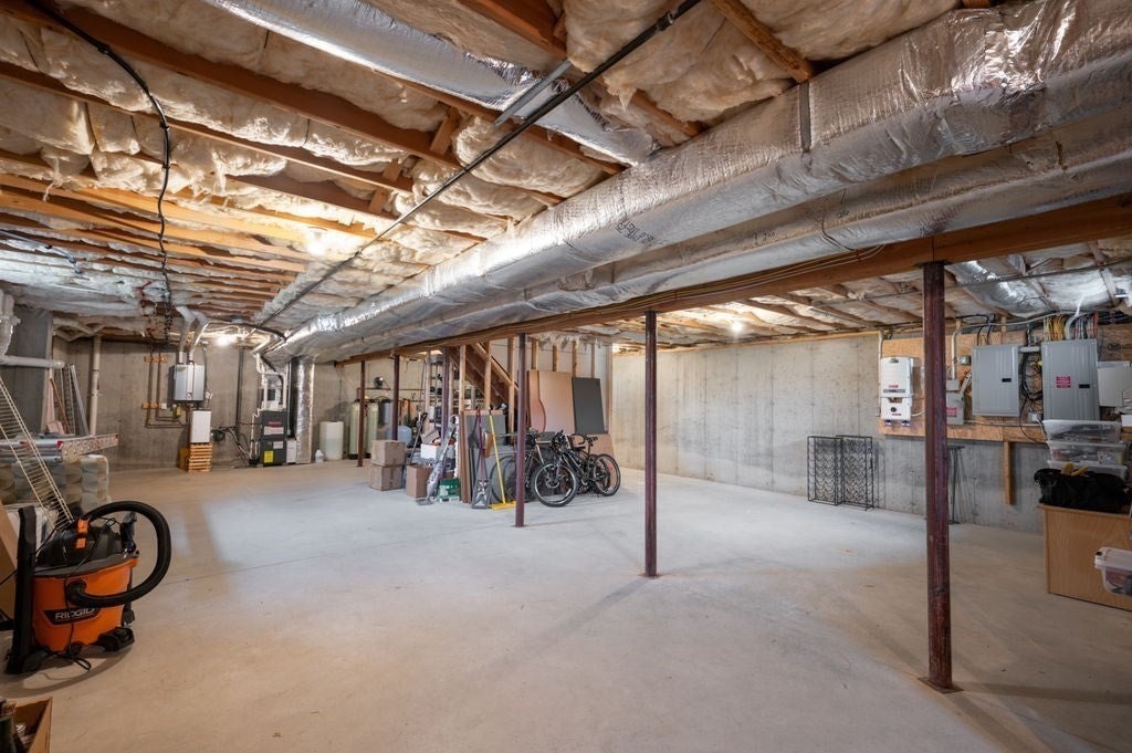 West Newbury, Massachusetts, 01985, United States, 4 Bedrooms Bedrooms, ,4 BathroomsBathrooms,Residential,Active,1986888