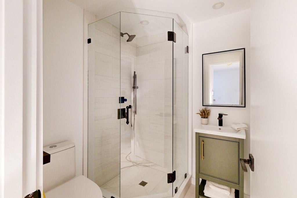 Cambridge, Massachusetts, 02141, United States, 3 Bedrooms Bedrooms, ,3 BathroomsBathrooms,Residential,Active,1945532