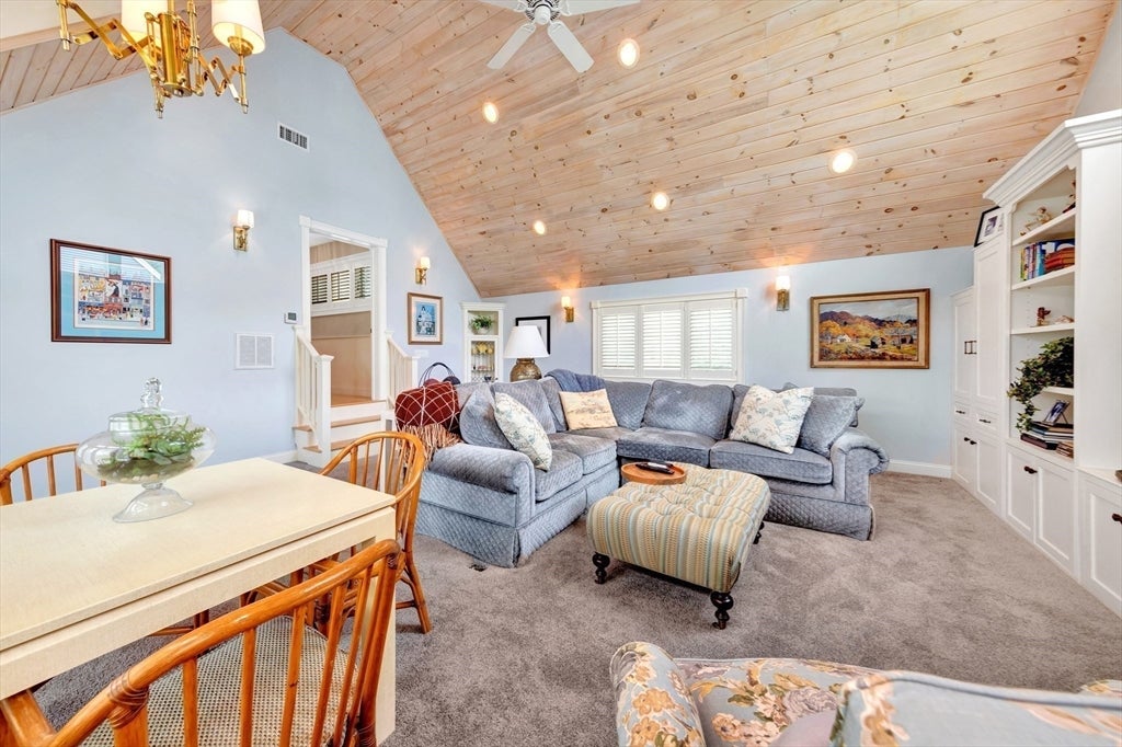 Gloucester, Massachusetts, 01930, United States, 4 Bedrooms Bedrooms, ,3 BathroomsBathrooms,Residential,Active,1929470