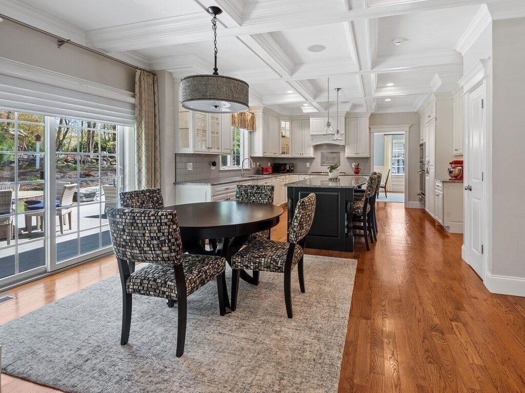 Shrewsbury, Massachusetts, 01545, United States, 4 Bedrooms Bedrooms, ,5 BathroomsBathrooms,Residential,Active,1810422