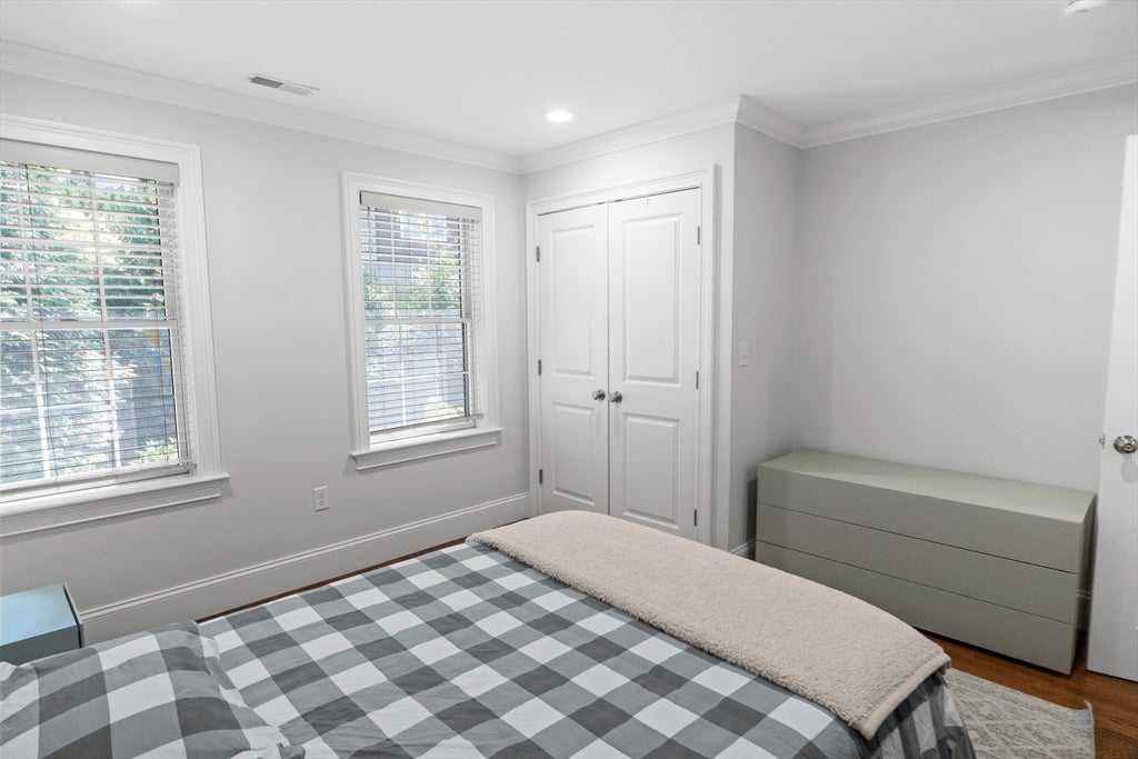 Newton, Massachusetts, 02458, United States, 4 Bedrooms Bedrooms, ,4 BathroomsBathrooms,Residential,Active,1934831