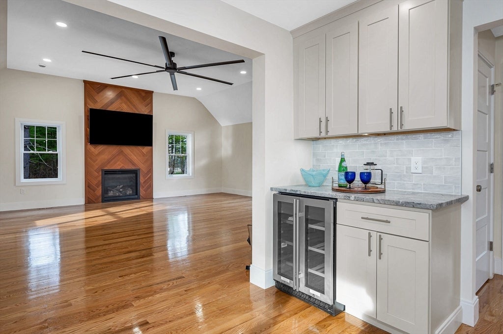Wilmington, Massachusetts, 01887, United States, 4 Bedrooms Bedrooms, ,3 BathroomsBathrooms,Residential,Active,2043113