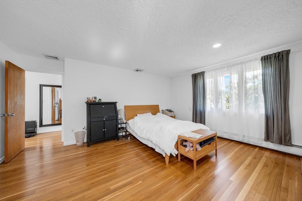 Weston, Massachusetts, 02493, United States, 5 Bedrooms Bedrooms, ,3 BathroomsBathrooms,Residential,Active,2044181