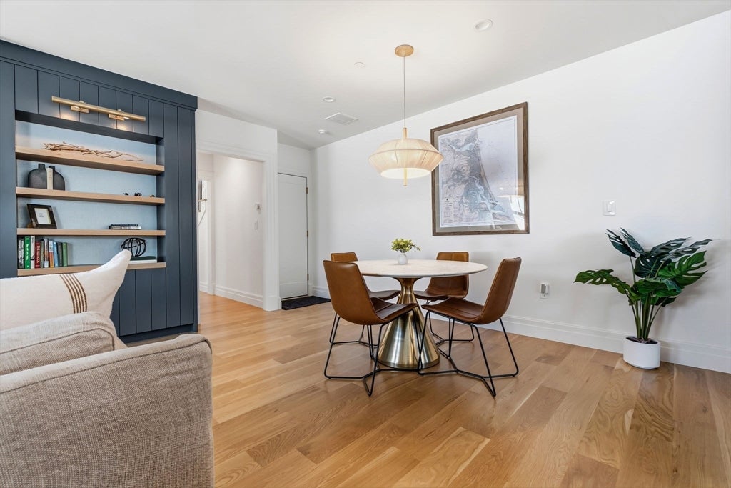 Newburyport, Massachusetts, 01950, United States, 3 Bedrooms Bedrooms, ,3 BathroomsBathrooms,Residential,Active,2045757
