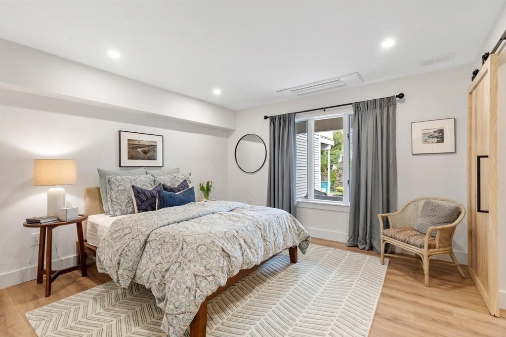 Gloucester, Massachusetts, 01930, United States, 2 Bedrooms Bedrooms, ,3 BathroomsBathrooms,Residential,Active,2043789