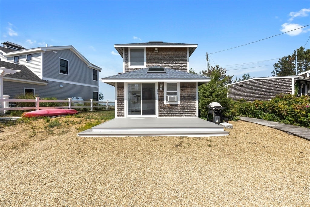 Newburyport, Massachusetts, 01950, United States, 2 Bedrooms Bedrooms, ,1 BathroomBathrooms,Residential,Active,1920272