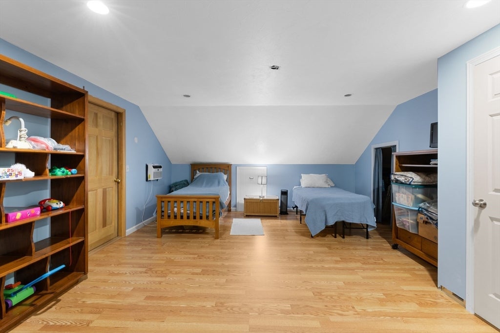 Middleboro, Massachusetts, 02346, United States, 4 Bedrooms Bedrooms, ,5 BathroomsBathrooms,Residential,Active,1858668