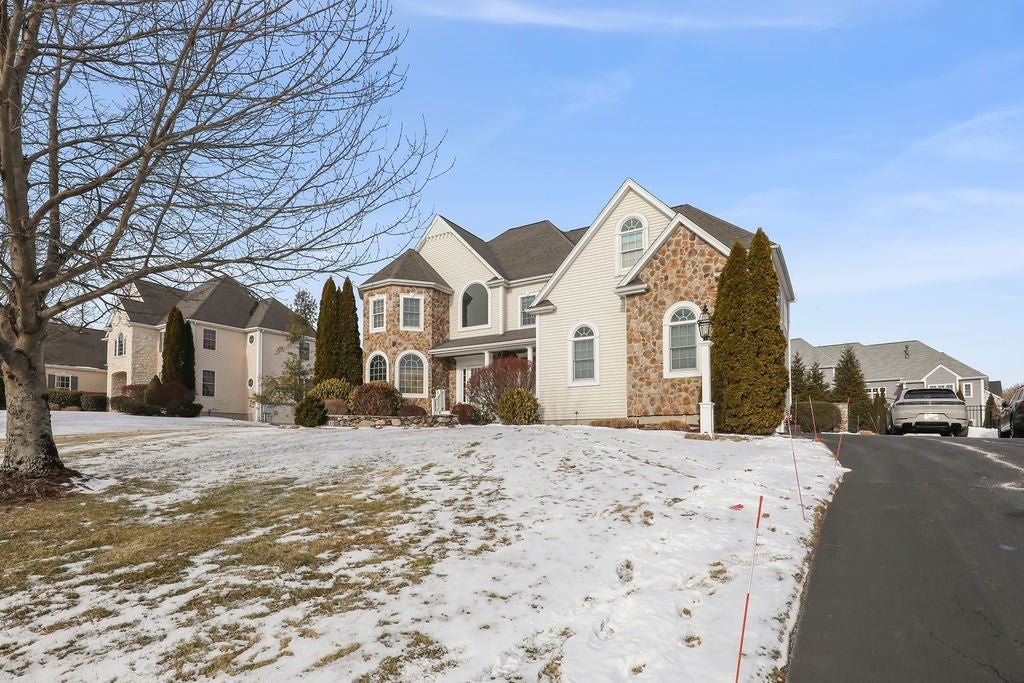 North Attleboro, Massachusetts, 02760, United States, 4 Bedrooms Bedrooms, ,5 BathroomsBathrooms,Residential,Active,2010193