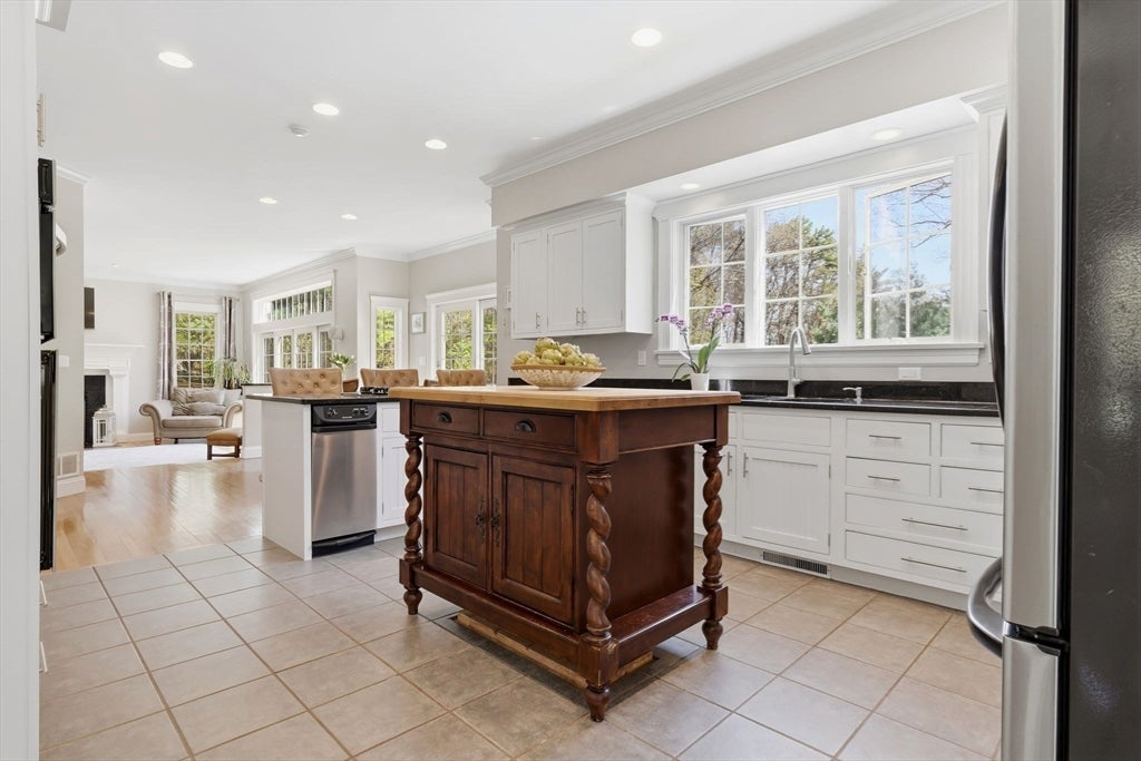 Merrimac, Massachusetts, 01860, United States, 5 Bedrooms Bedrooms, ,4 BathroomsBathrooms,Residential,Active,2044160