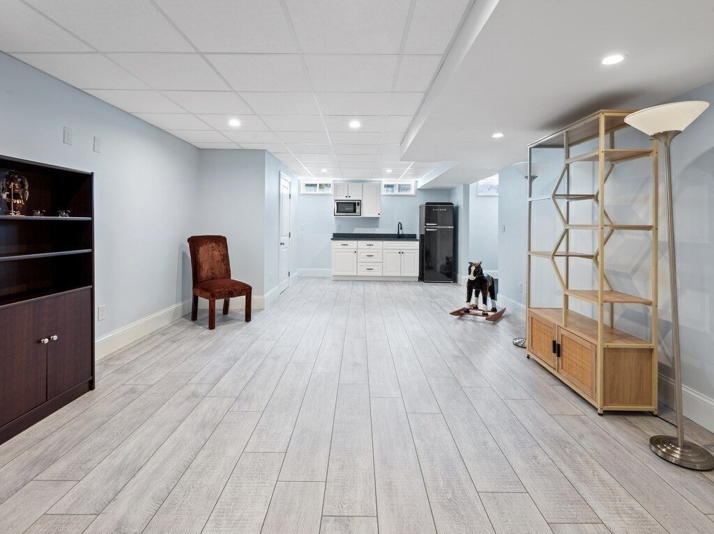 Shrewsbury, Massachusetts, 01545, United States, 4 Bedrooms Bedrooms, ,5 BathroomsBathrooms,Residential,Active,1810422