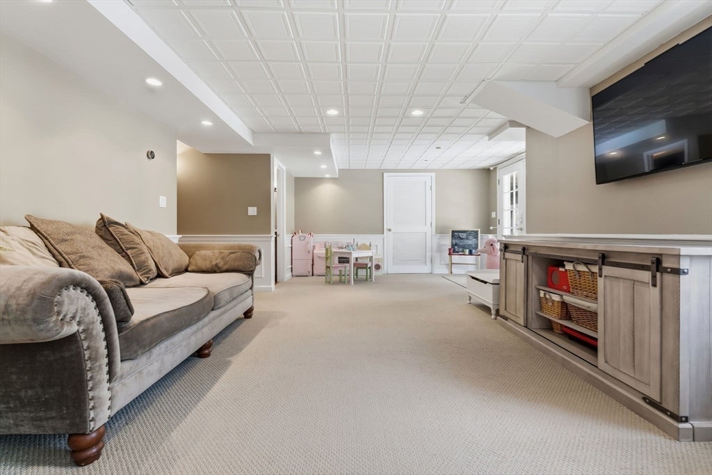 Merrimac, Massachusetts, 01860, United States, 5 Bedrooms Bedrooms, ,4 BathroomsBathrooms,Residential,Active,2044160