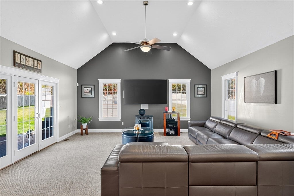 Danvers, Massachusetts, 01923, United States, 4 Bedrooms Bedrooms, ,4 BathroomsBathrooms,Residential,Active,1992274