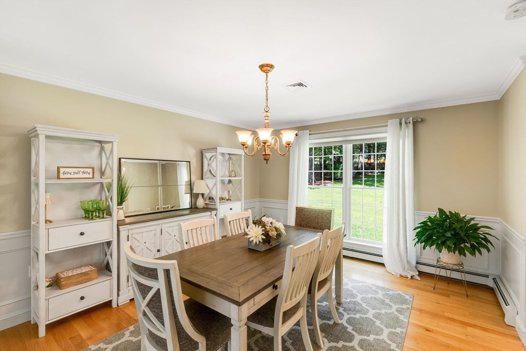 Ipswich, Massachusetts, 01938, United States, 4 Bedrooms Bedrooms, ,3 BathroomsBathrooms,Residential,Active,1922346