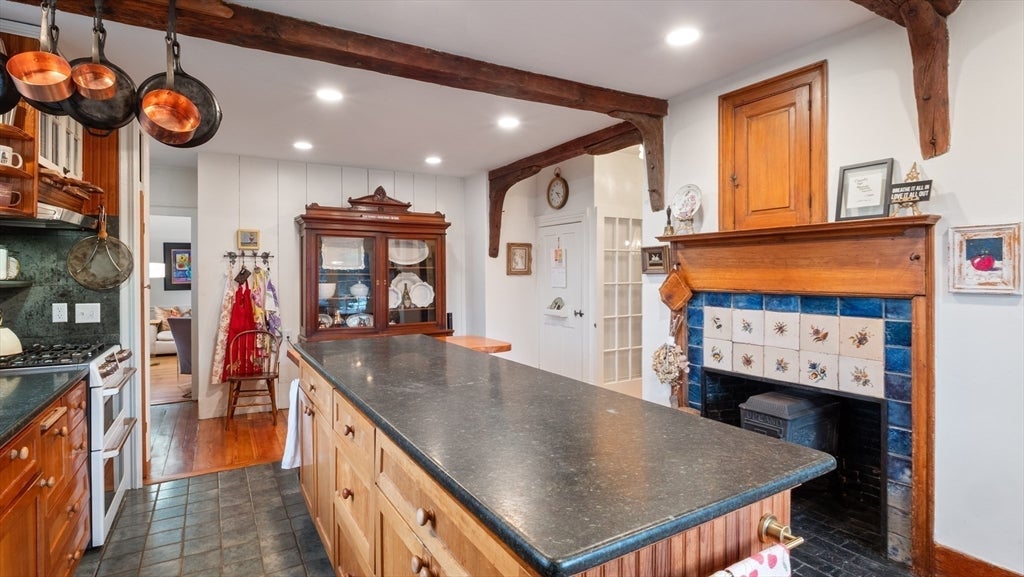Newbury, Massachusetts, 01951, United States, 5 Bedrooms Bedrooms, ,5 BathroomsBathrooms,Residential,Active,2045691